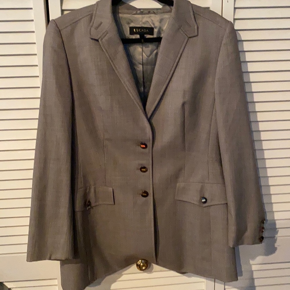 Like new Escada super fine beige/brown wool tweed long blazer. Size 42
